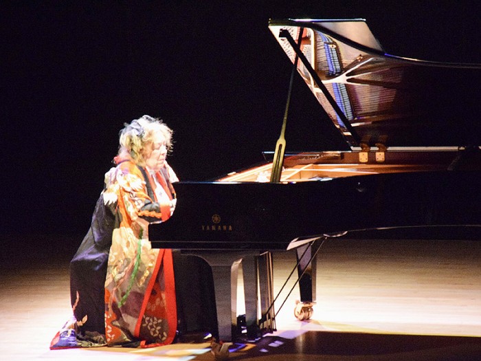 異例CD200万枚を売り上げるフジコ・ヘミングさんの姿