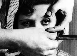 観衆は作品に鑑定される？